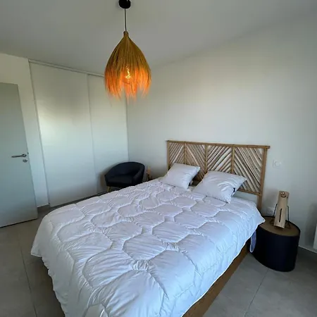 Naia Roy Apartment Serignan